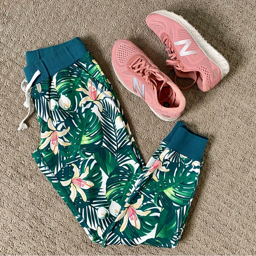 Palm print cozy joggers